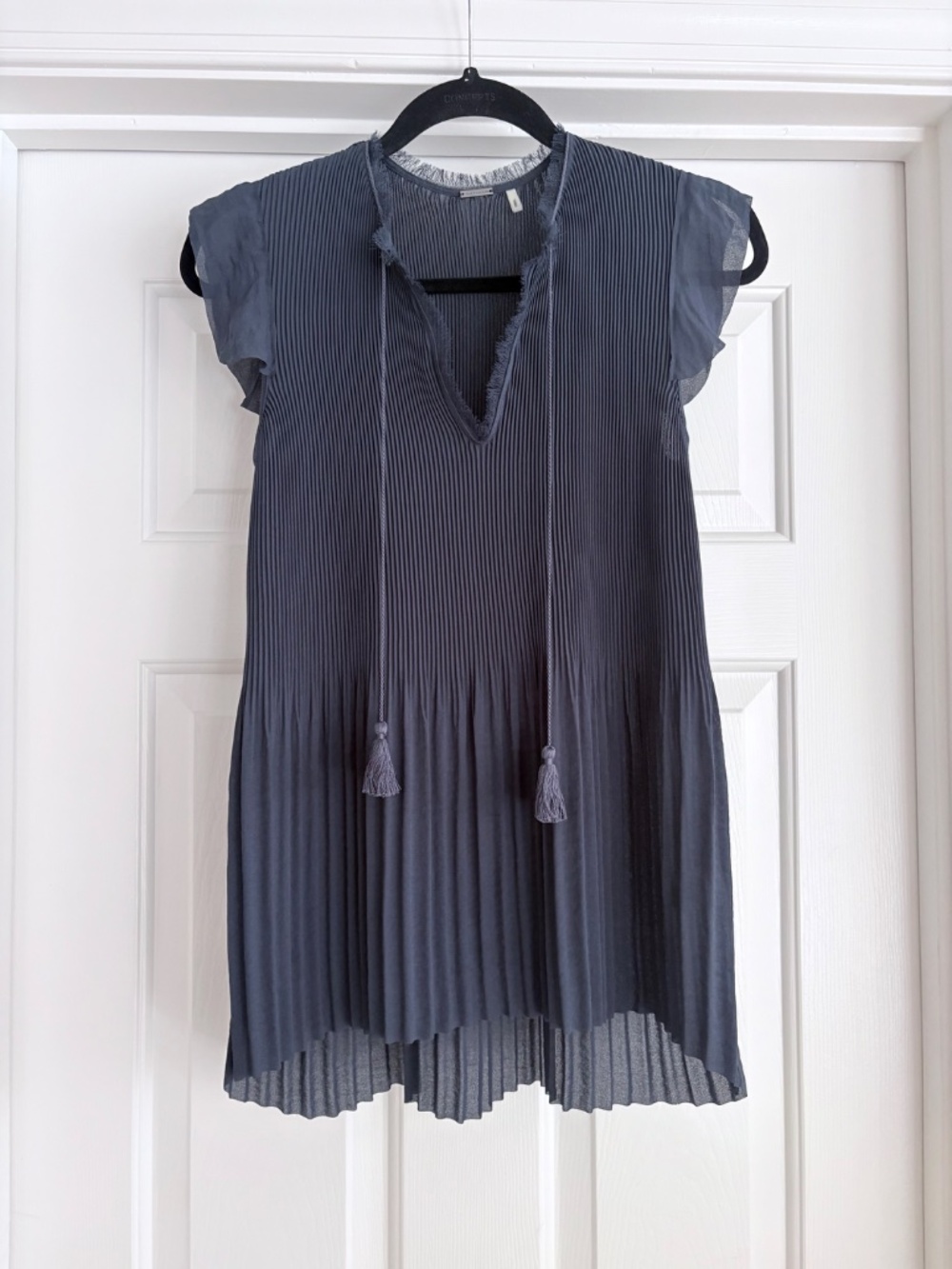 Eli Tahari Women's XS Navy Blue Pleated Flutter Sleeve Eyelash Trim  Blouse